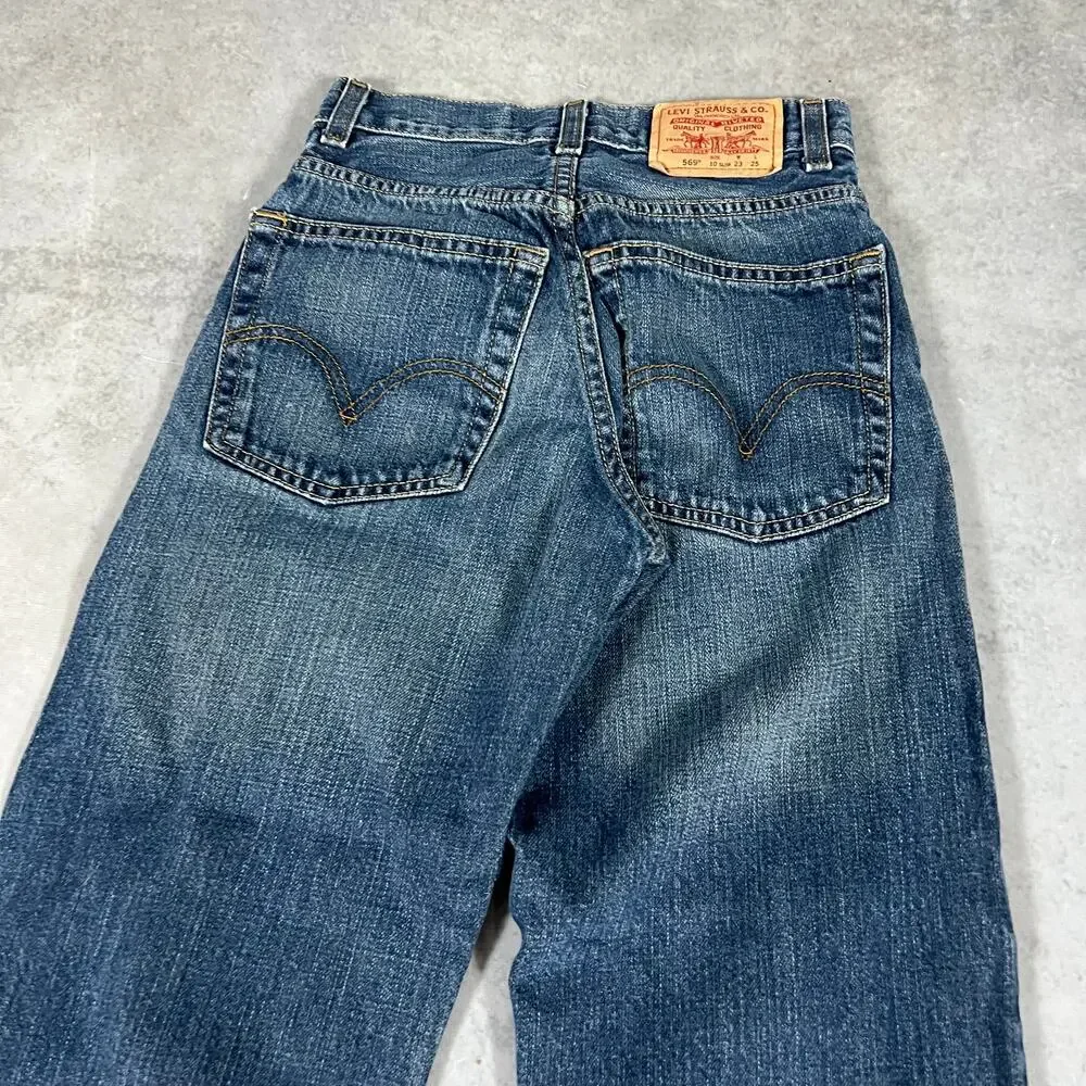Levis waist 23
